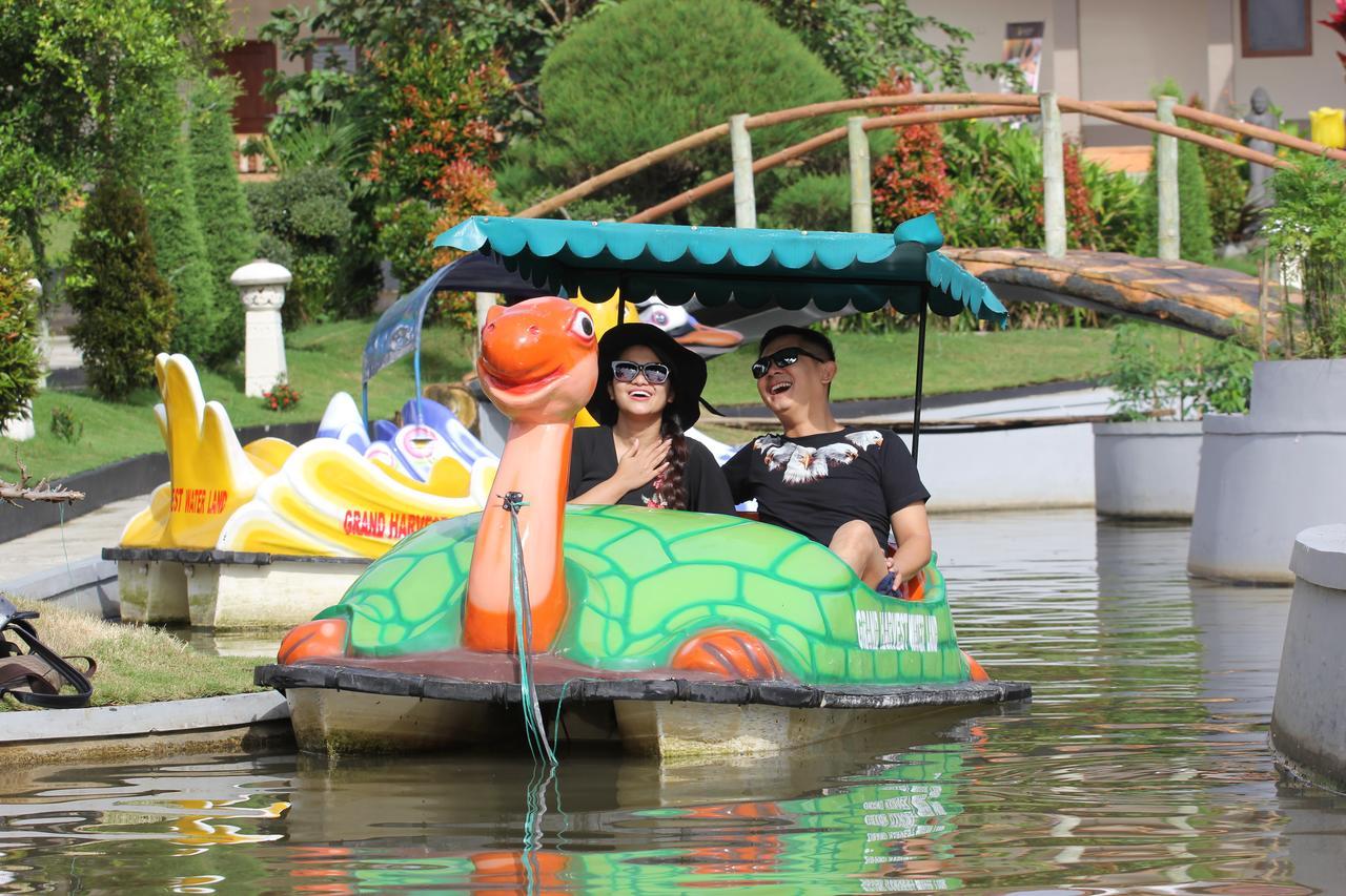 Grand Harvest Resort & Villas Banyuwangi  Exterior photo